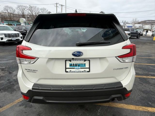 Used 2024 Subaru Forester Premium image 4