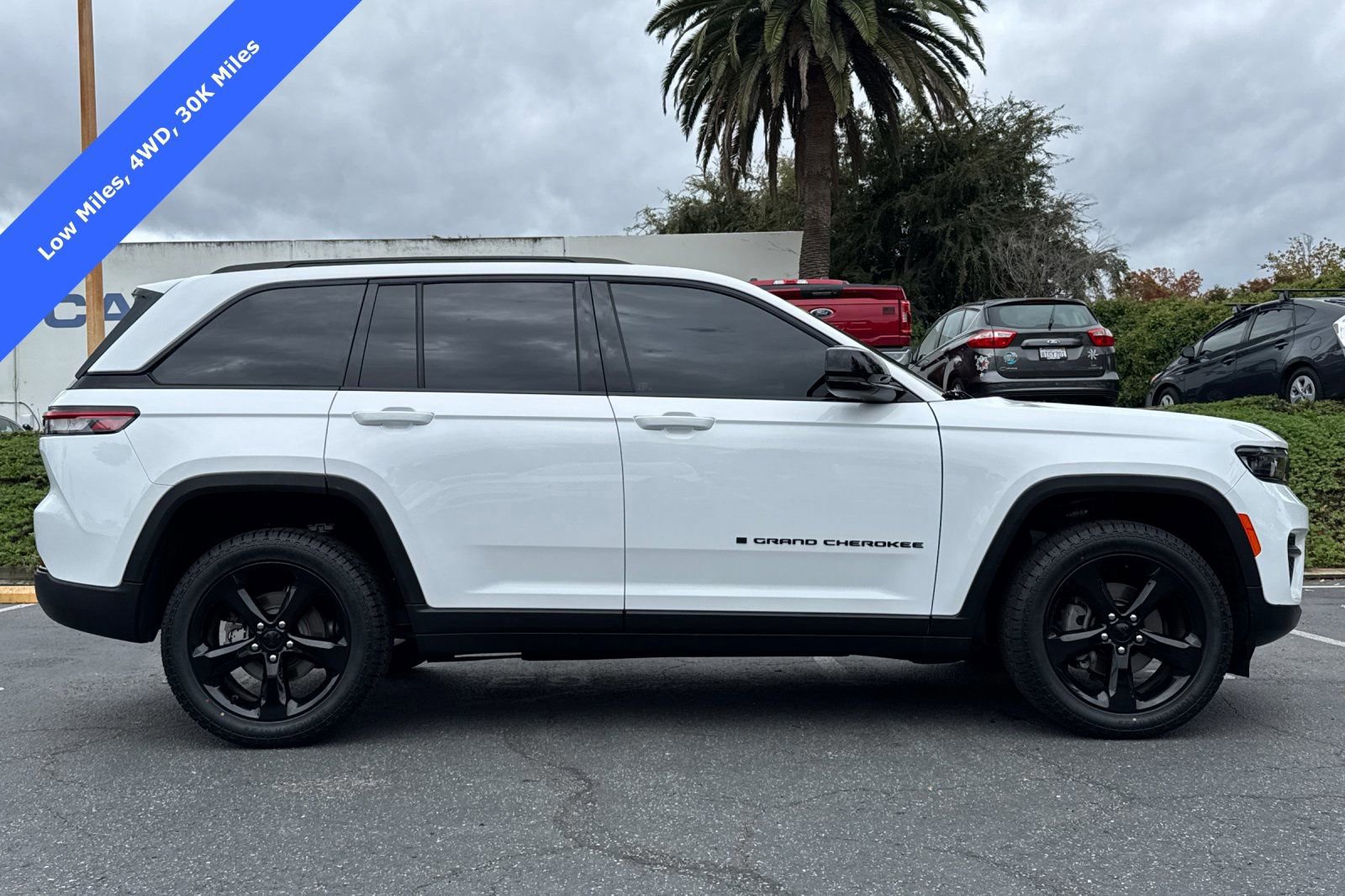 Used 2023 Jeep Grand Cherokee Altitude image 6