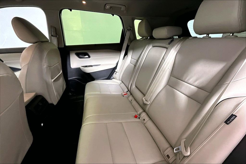 Used 2023 Nissan Rogue SL w/ SL Premium Package image 21