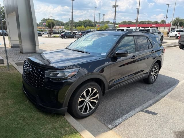 Certified 2025 Ford Explorer ST-Line AWD/4WD image 2