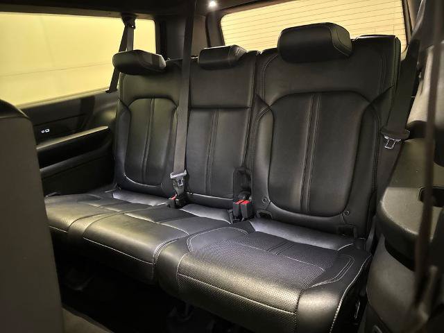 Used 2024 Jeep Wagoneer L Series II RWD image 32