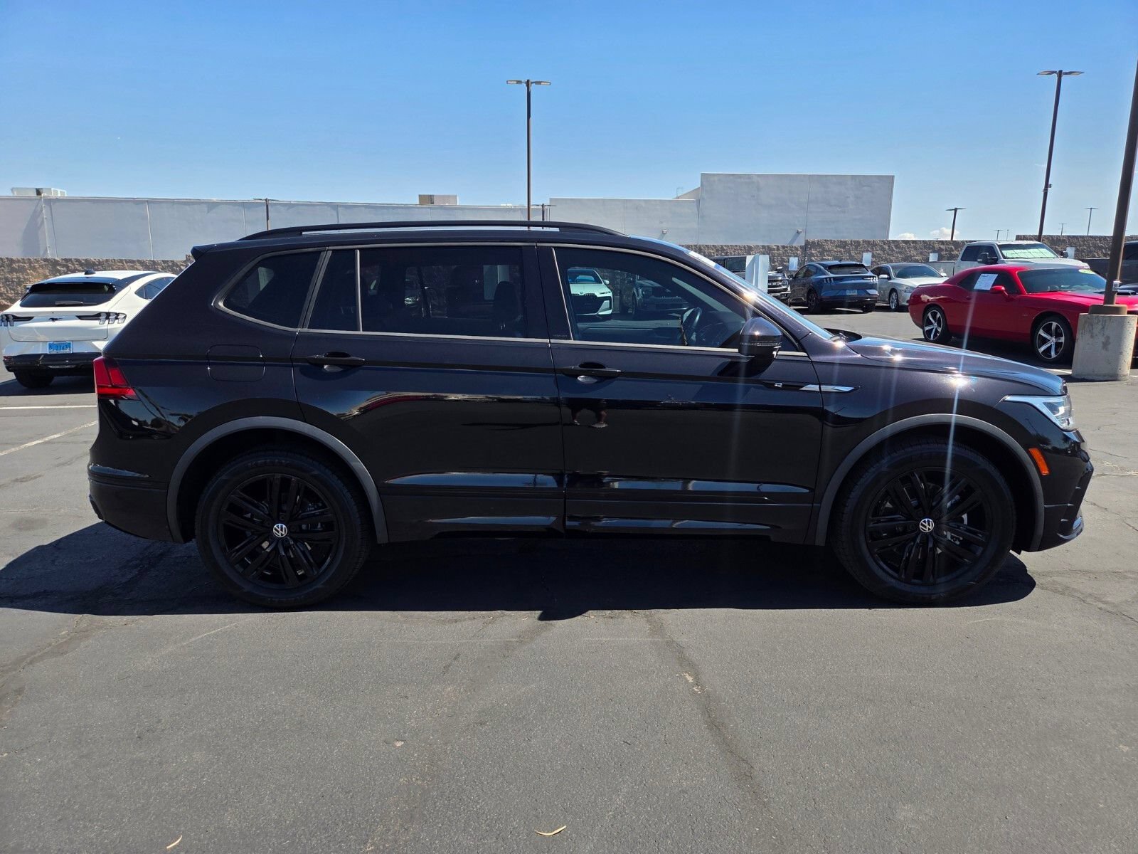 Used 2022 Volkswagen Tiguan SE R-Line FWD image 7