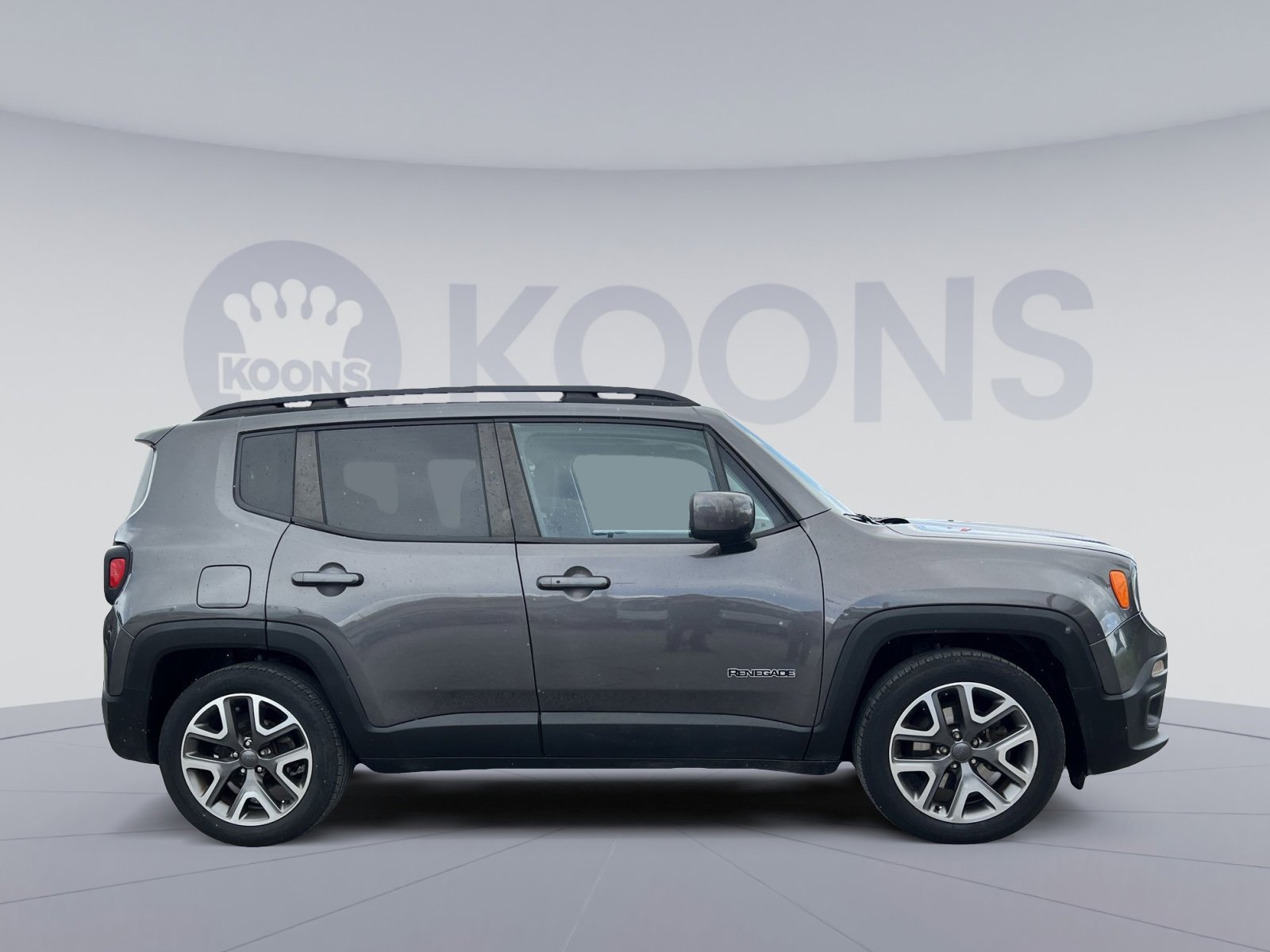 Used 2017 Jeep Renegade Latitude FWD image 5