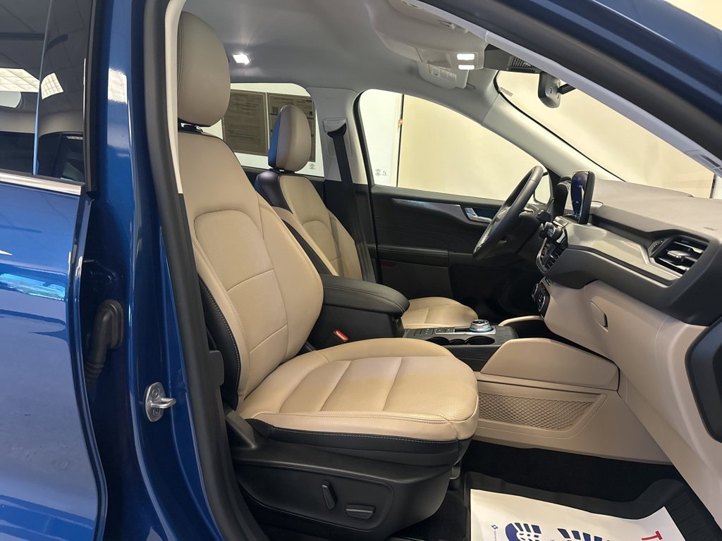 Certified 2022 Ford Escape Titanium image 27