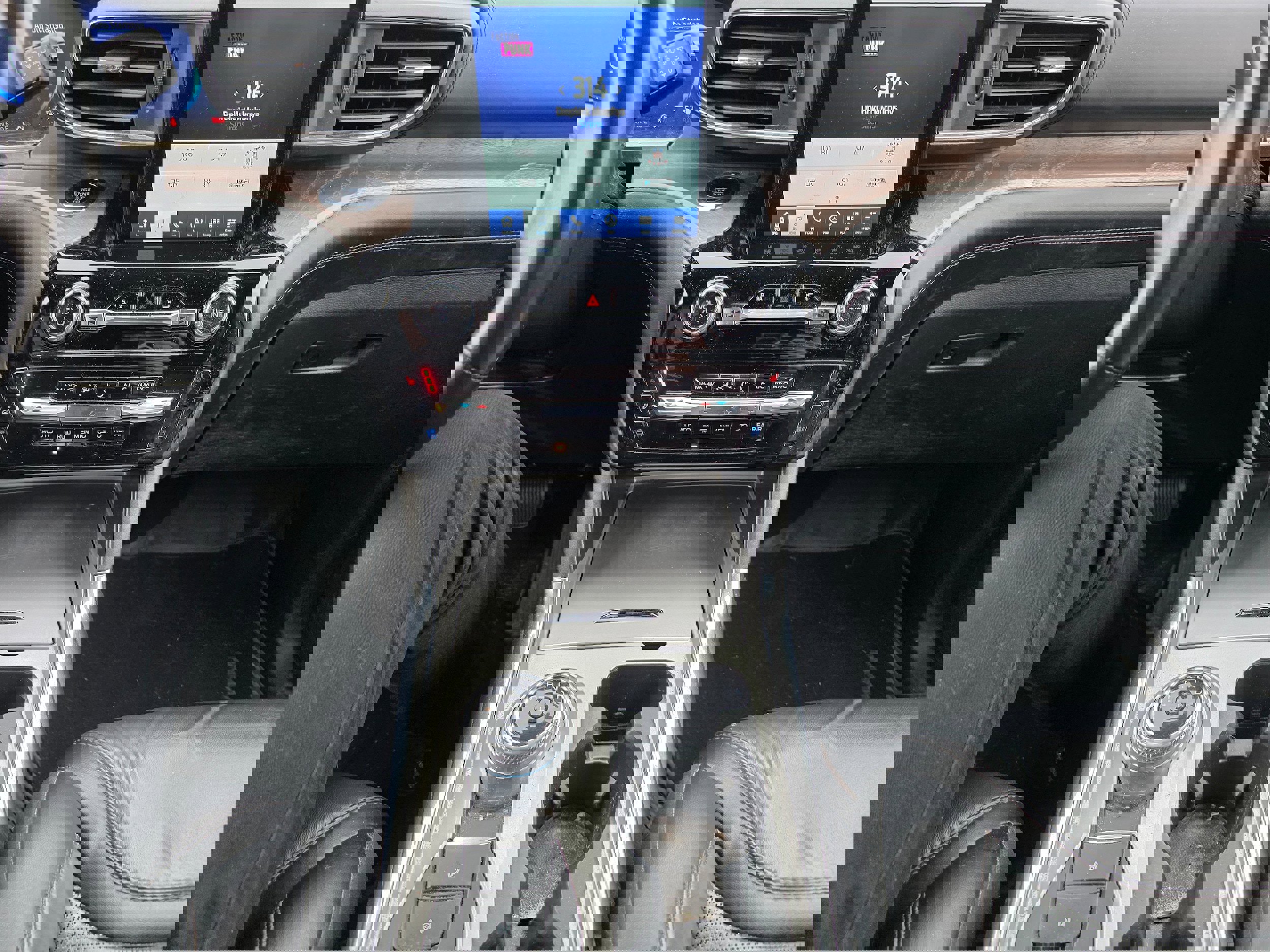 Certified 2023 Ford Explorer Platinum w/ Premium Technology Package image 14