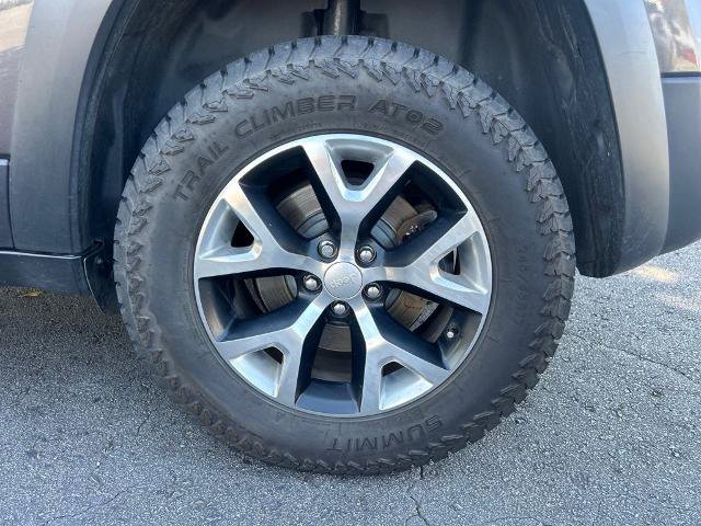 Used 2018 Jeep Cherokee Trailhawk w/ Quick Order Package 27L AWD/4WD image 32
