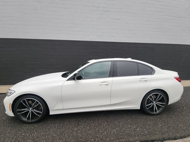 Used 2022 BMW 330i xDrive Sedan w/ M Sport Package AWD/4WD image 3