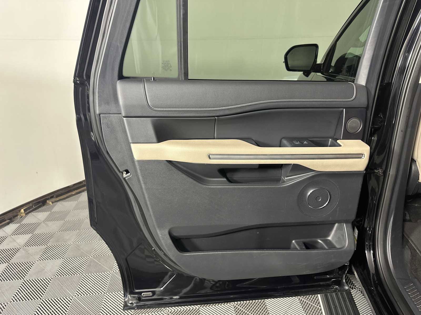 Certified 2023 Ford Expedition Max Limited image 21