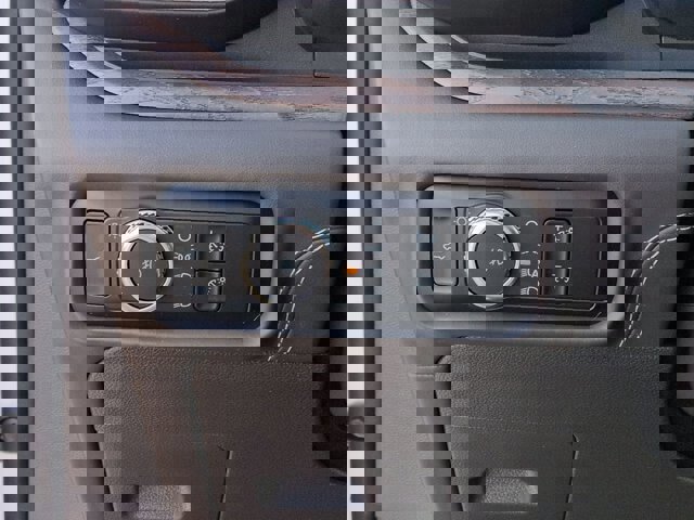 Certified 2021 Ford Explorer Platinum w/ Equipment Group 601A image 17