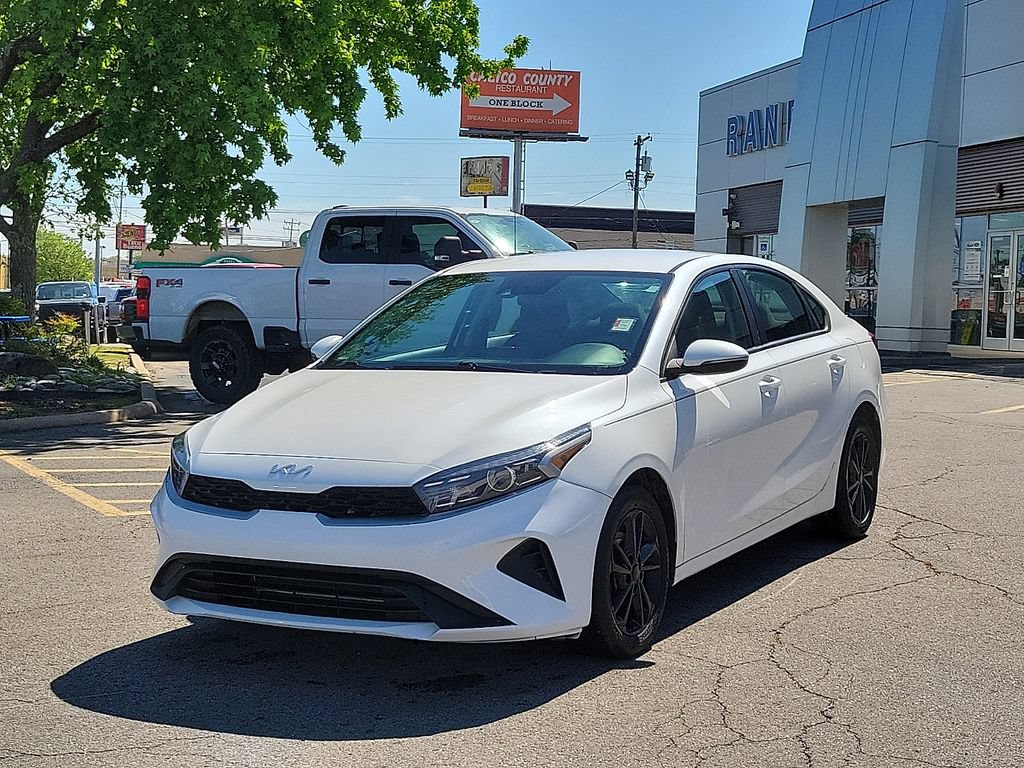 Used 2023 Kia Forte LXS w/ LXS Technology Package FWD image 2