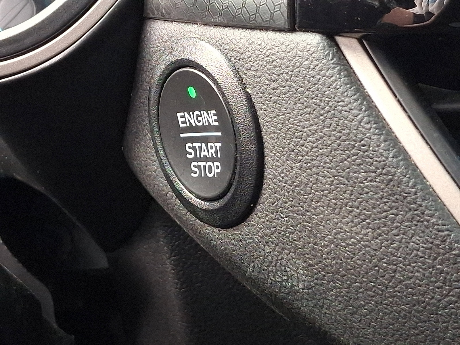 Certified 2022 Ford Escape SEL w/ SEL Stealth AWD Package image 26