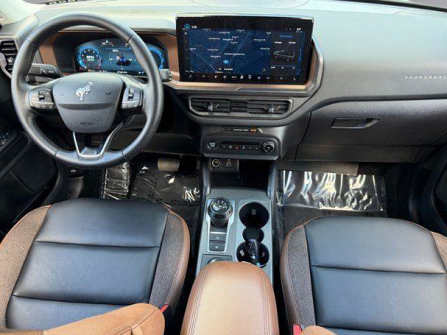 Certified 2025 Ford Bronco Sport Outer Banks w/ Outer Banks Tech Package+ AWD/4WD image 3