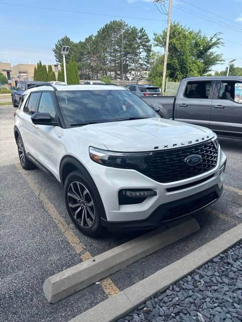 Certified 2022 Ford Explorer ST-Line w/ Class IV Trailer Tow Package AWD/4WD image 2