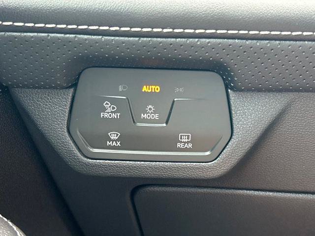 Used 2024 Volkswagen Atlas SE AWD/4WD image 32