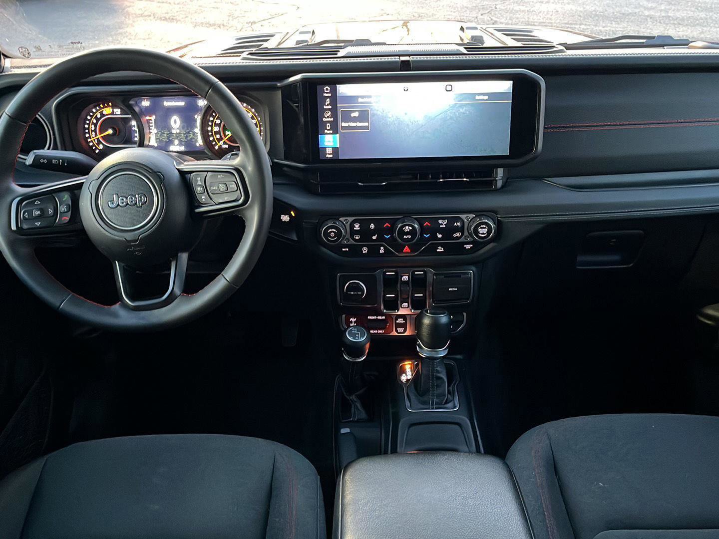 Used 2024 Jeep Wrangler Unlimited Rubicon w/ Convenience Group AWD/4WD image 16