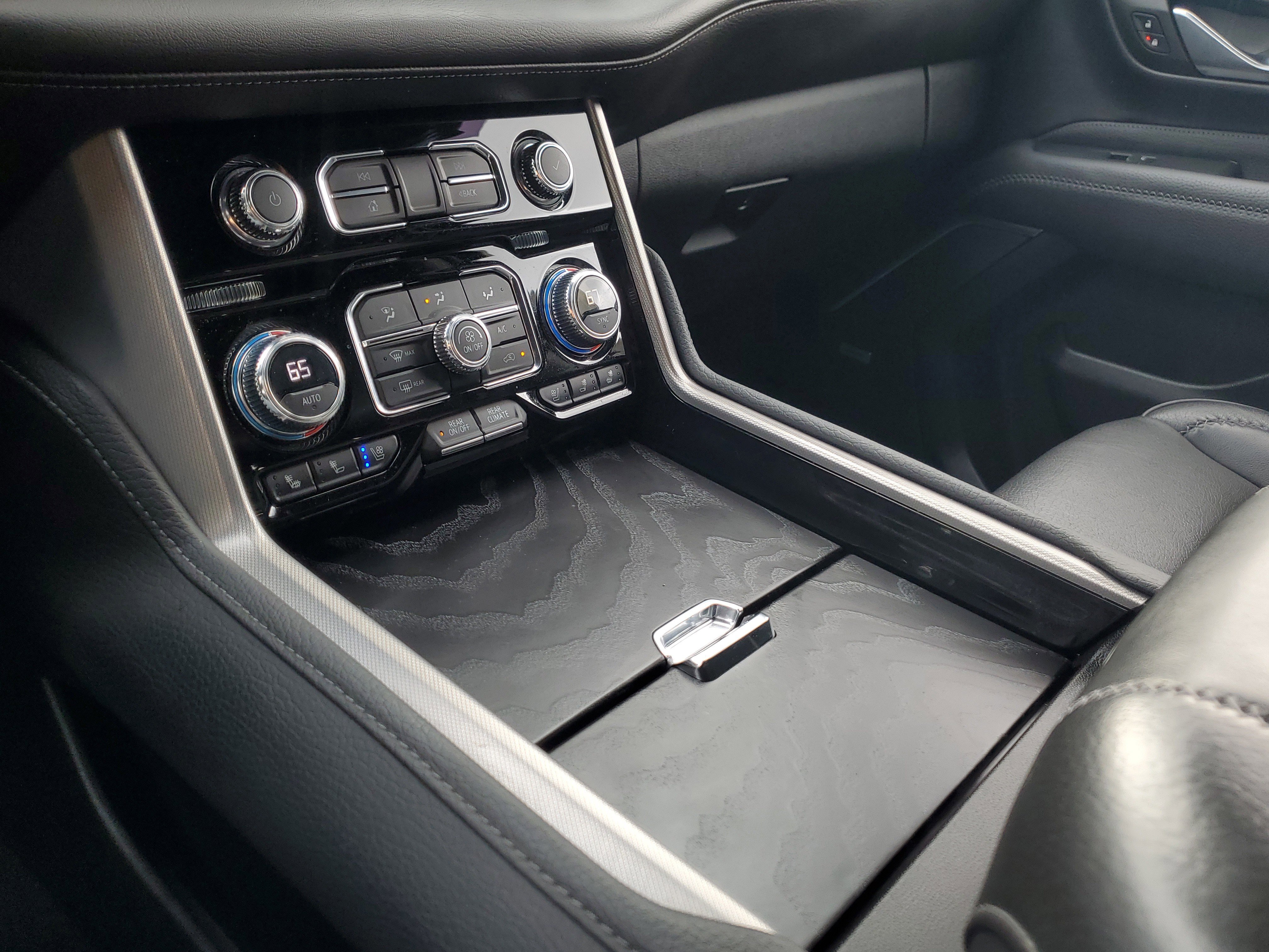 Used 2023 GMC Yukon XL Denali image 28