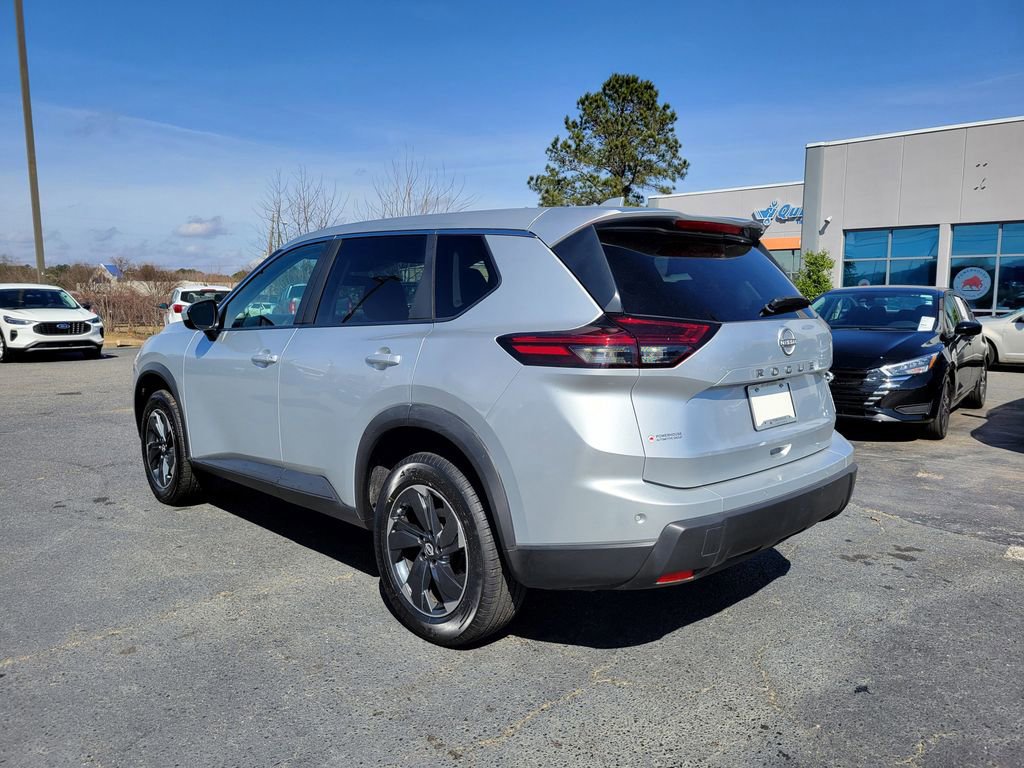 Used 2025 Nissan Rogue SV image 3