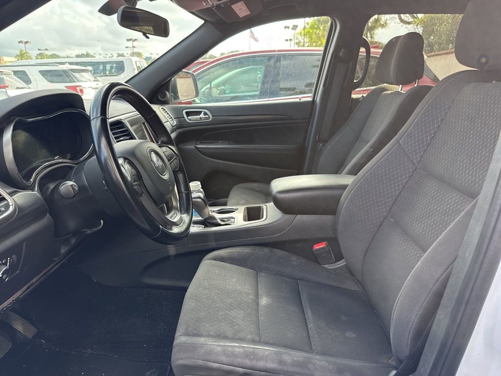 Used 2021 Jeep Grand Cherokee Laredo image 5