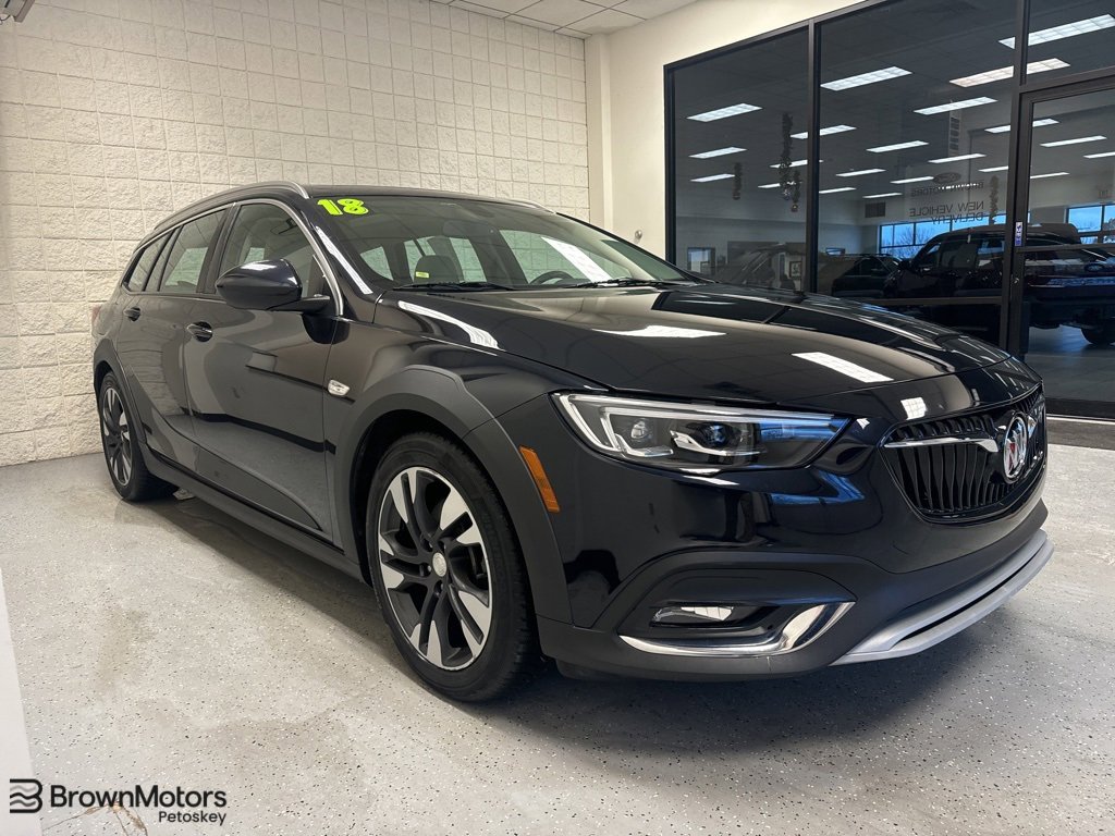 Used 2018 Buick Regal Essence w/ Driver Confidence Package #1