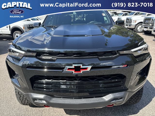 Used 2025 Chevrolet Colorado ZR2 w/ Technology Package AWD/4WD image 10