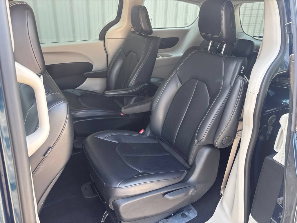 Used 2024 Chrysler Pacifica Limited FWD image 27