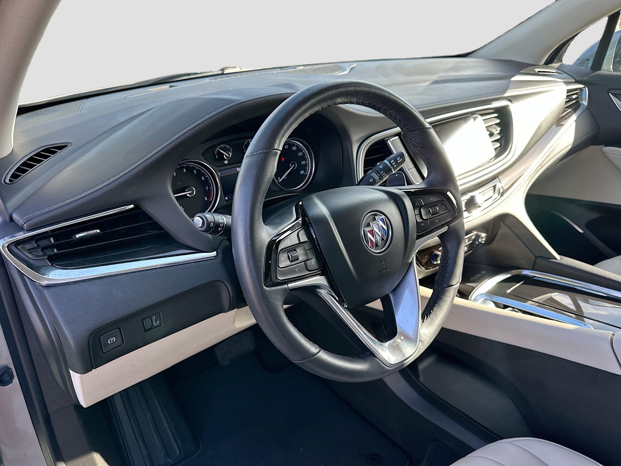 Used 2024 Buick Enclave Essence image 9