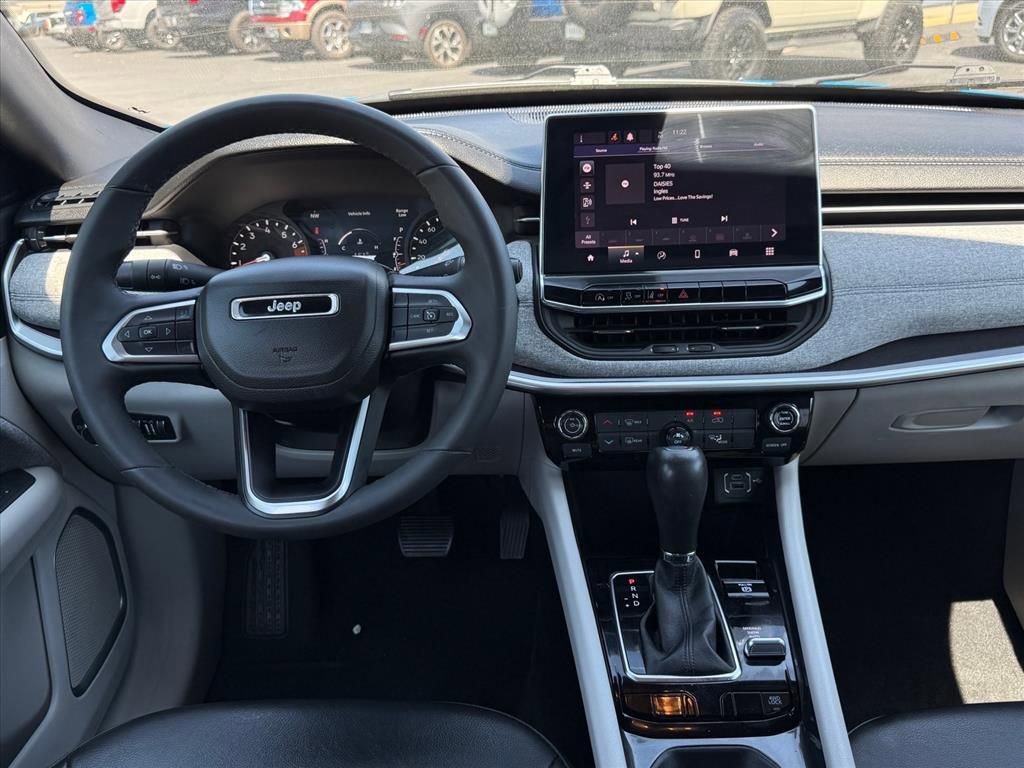 Used 2023 Jeep Compass Latitude AWD/4WD image 12