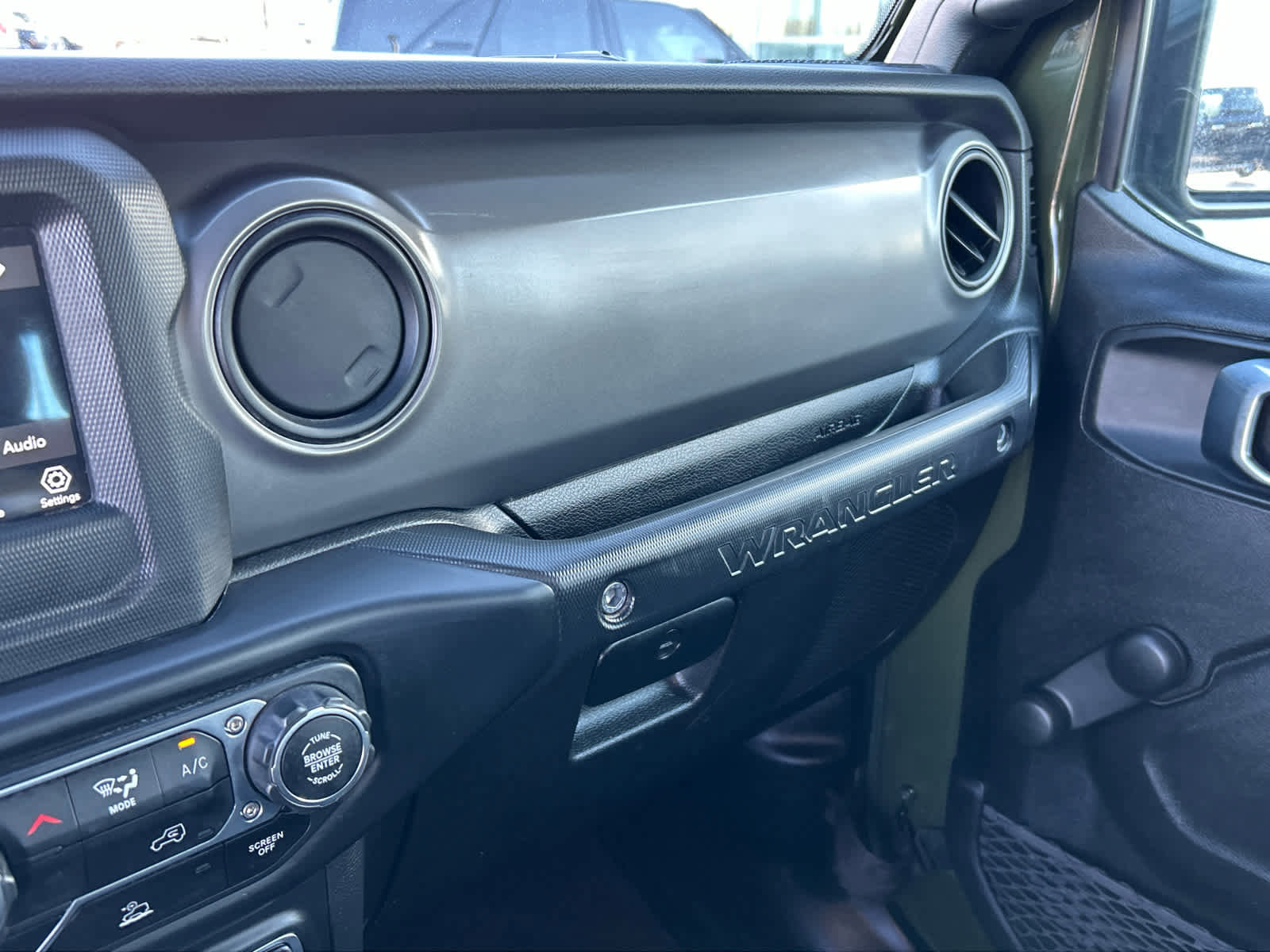 Used 2022 Jeep Wrangler Sport image 27