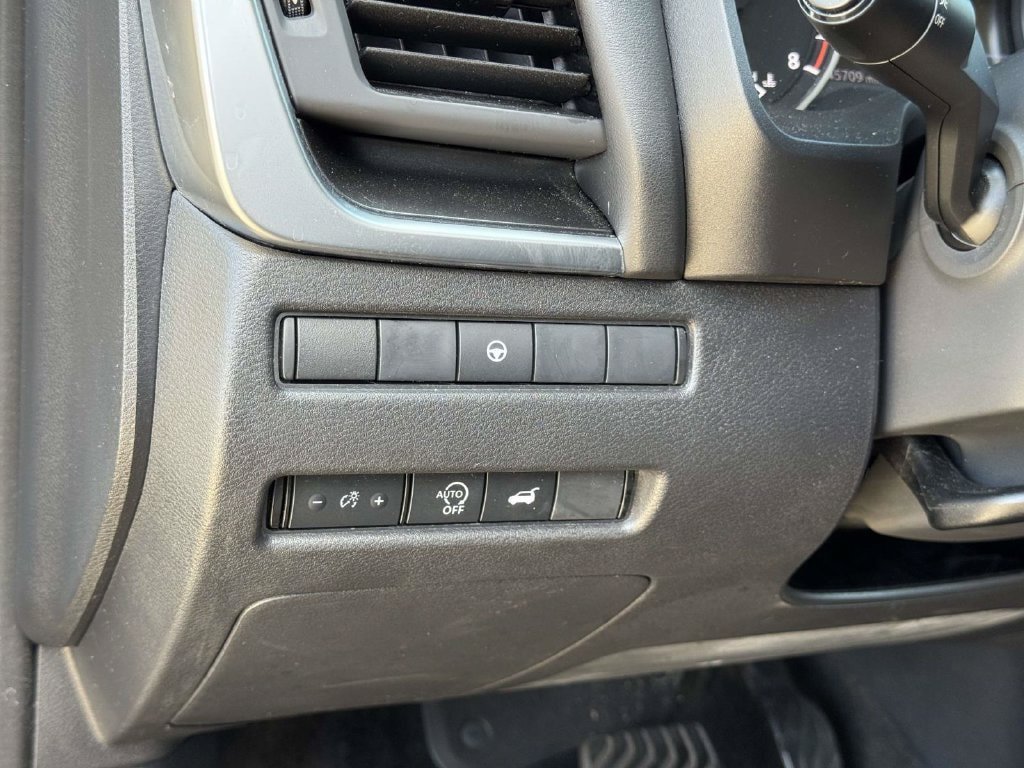 Used 2025 Nissan Rogue SV FWD image 10