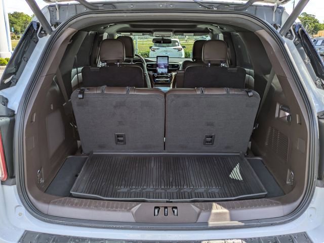 Certified 2022 Ford Explorer King Ranch w/ Premium Technology Package AWD/4WD image 13