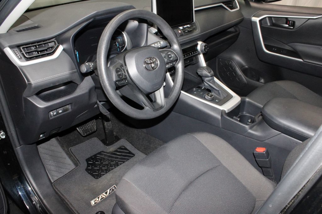 Used 2025 Toyota RAV4 LE AWD/4WD image 22