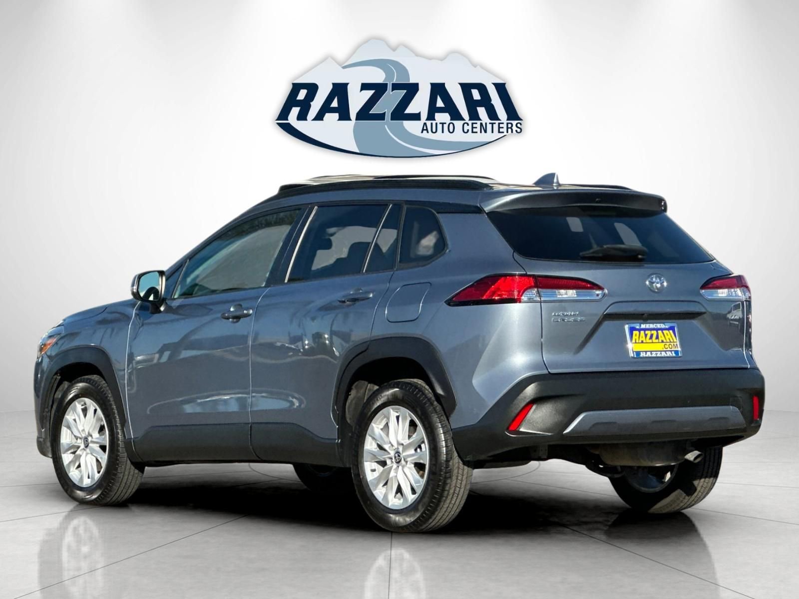 Used 2022 Toyota Corolla Cross LE image 3