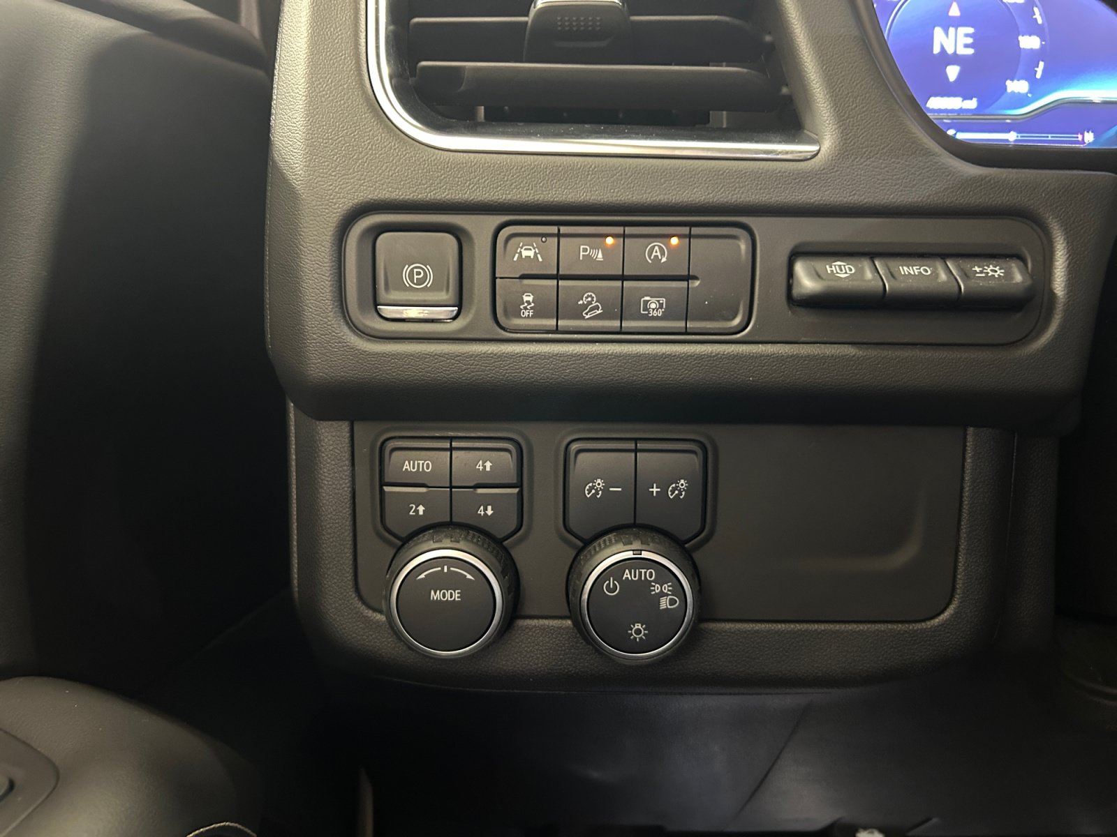 Used 2023 Chevrolet Tahoe Premier w/ Premium Package 2 AWD/4WD image 18