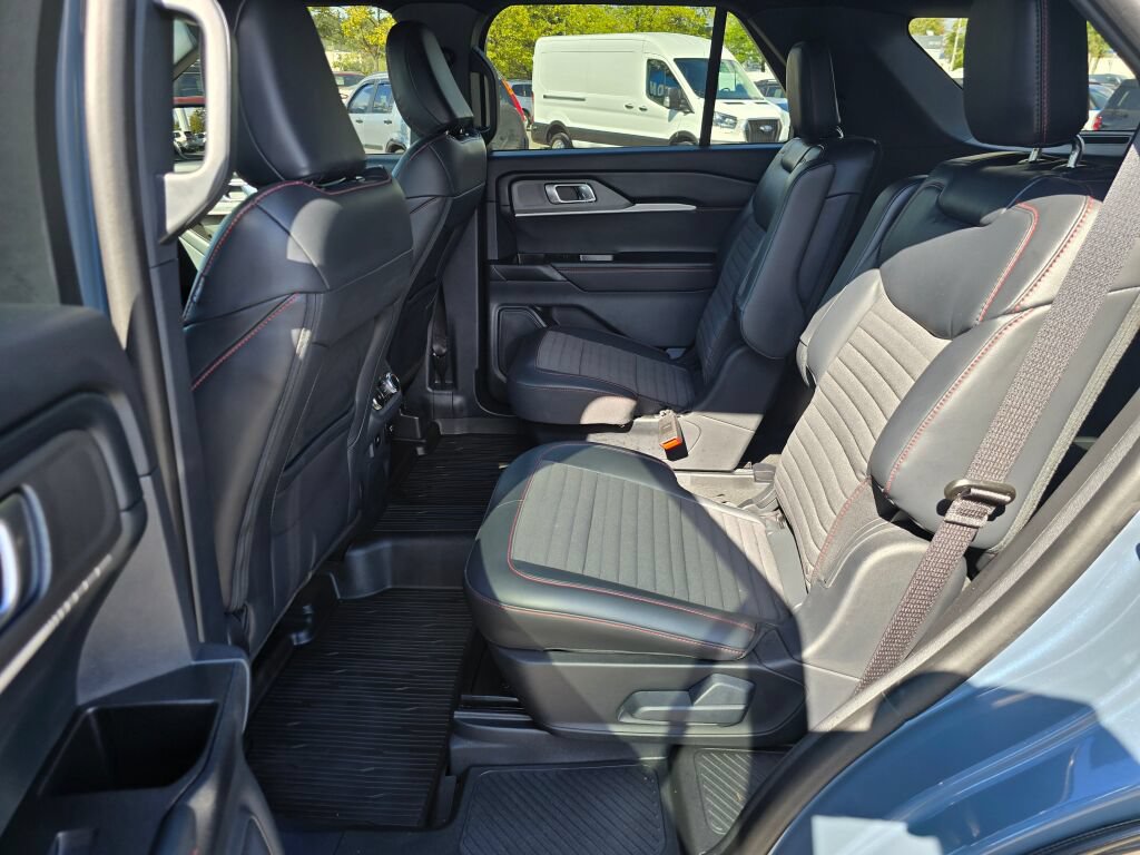 Certified 2025 Ford Explorer ST-Line w/ Premium Package AWD/4WD image 12