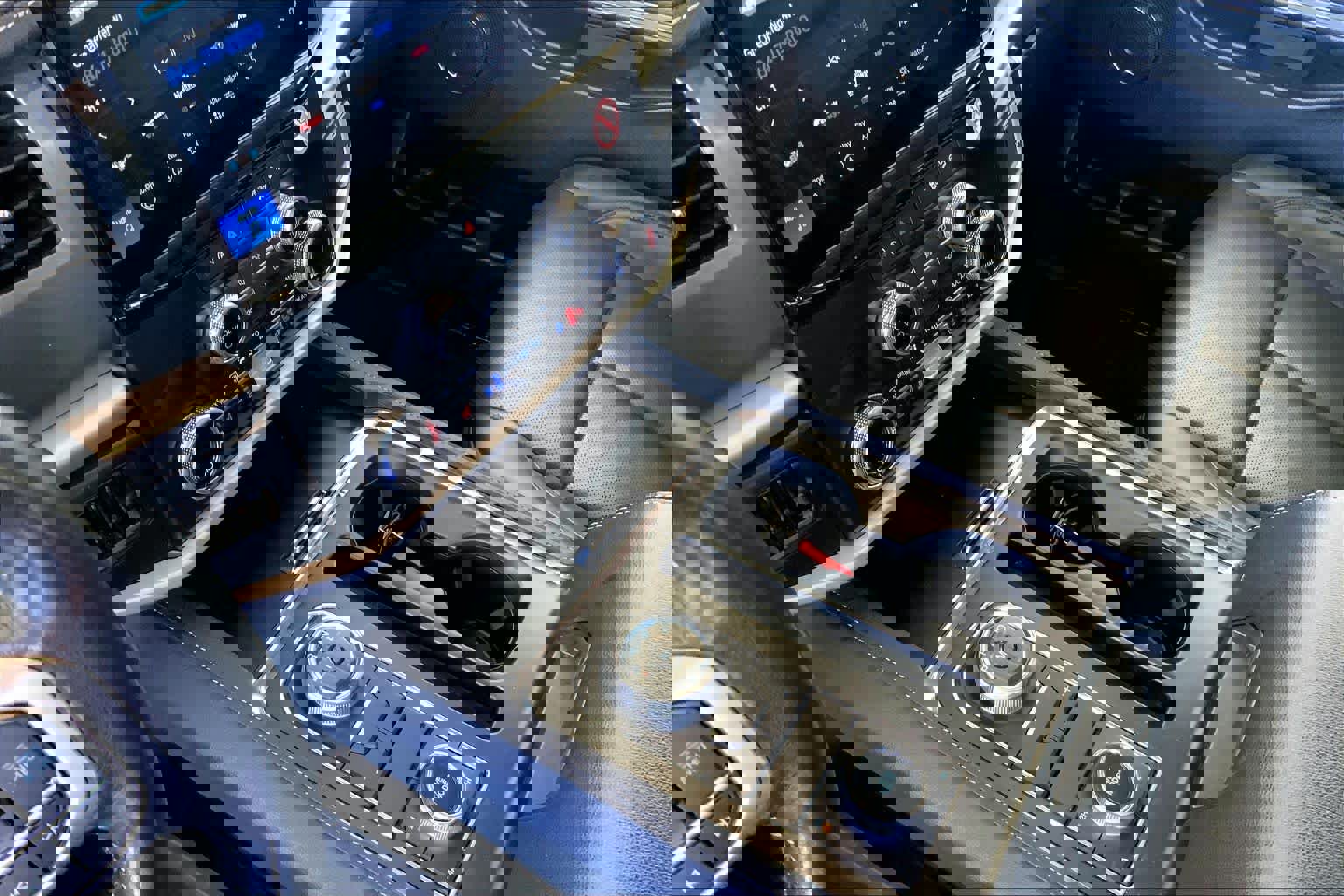 Certified 2024 Ford Expedition Max XLT image 12