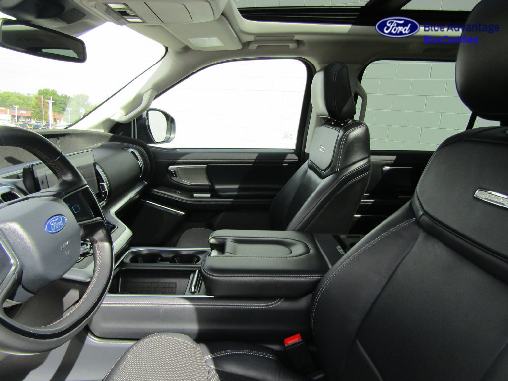 Certified 2025 Ford Expedition Platinum w/ Driver's Package AWD/4WD image 4