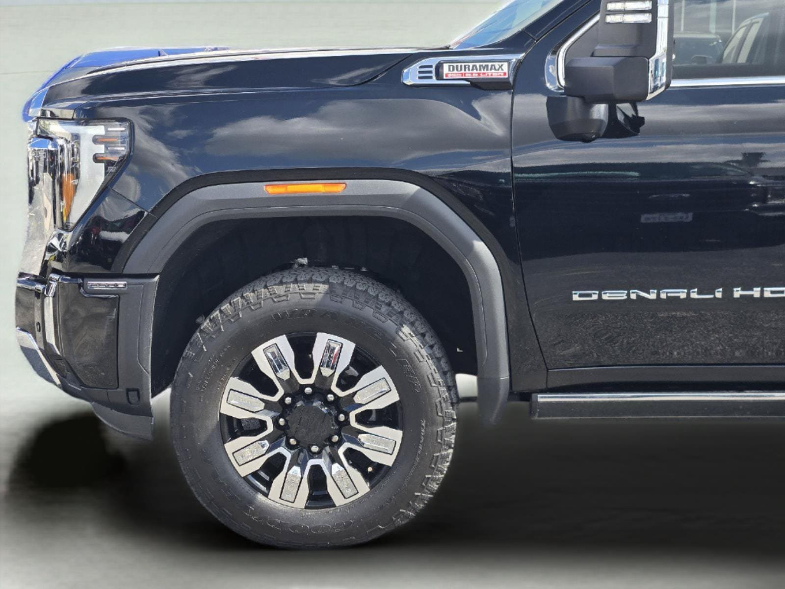 Used 2025 GMC Sierra 2500 Denali w/ Denali Reserve Package AWD/4WD image 9