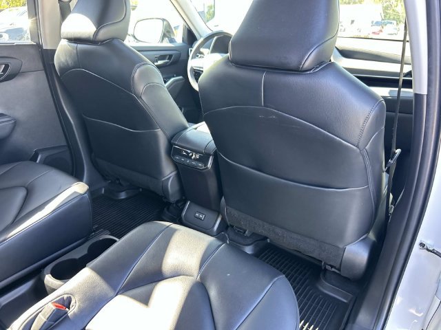Used 2023 Toyota Highlander XLE AWD/4WD image 28