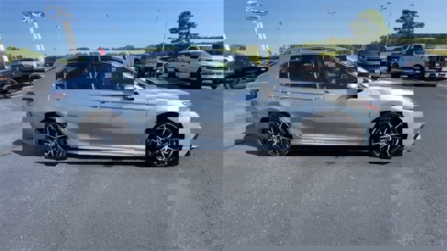 Used 2024 Toyota Camry SE image 9