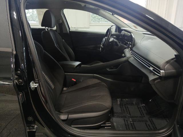 Used 2022 Hyundai Elantra SEL w/ Convenience Package image 18