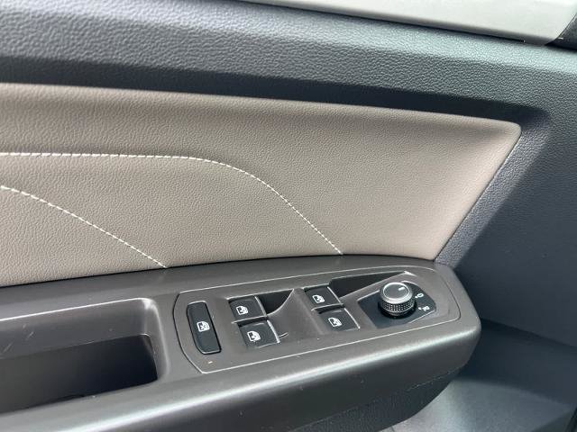 Used 2023 Volkswagen Atlas SEL AWD/4WD image 17