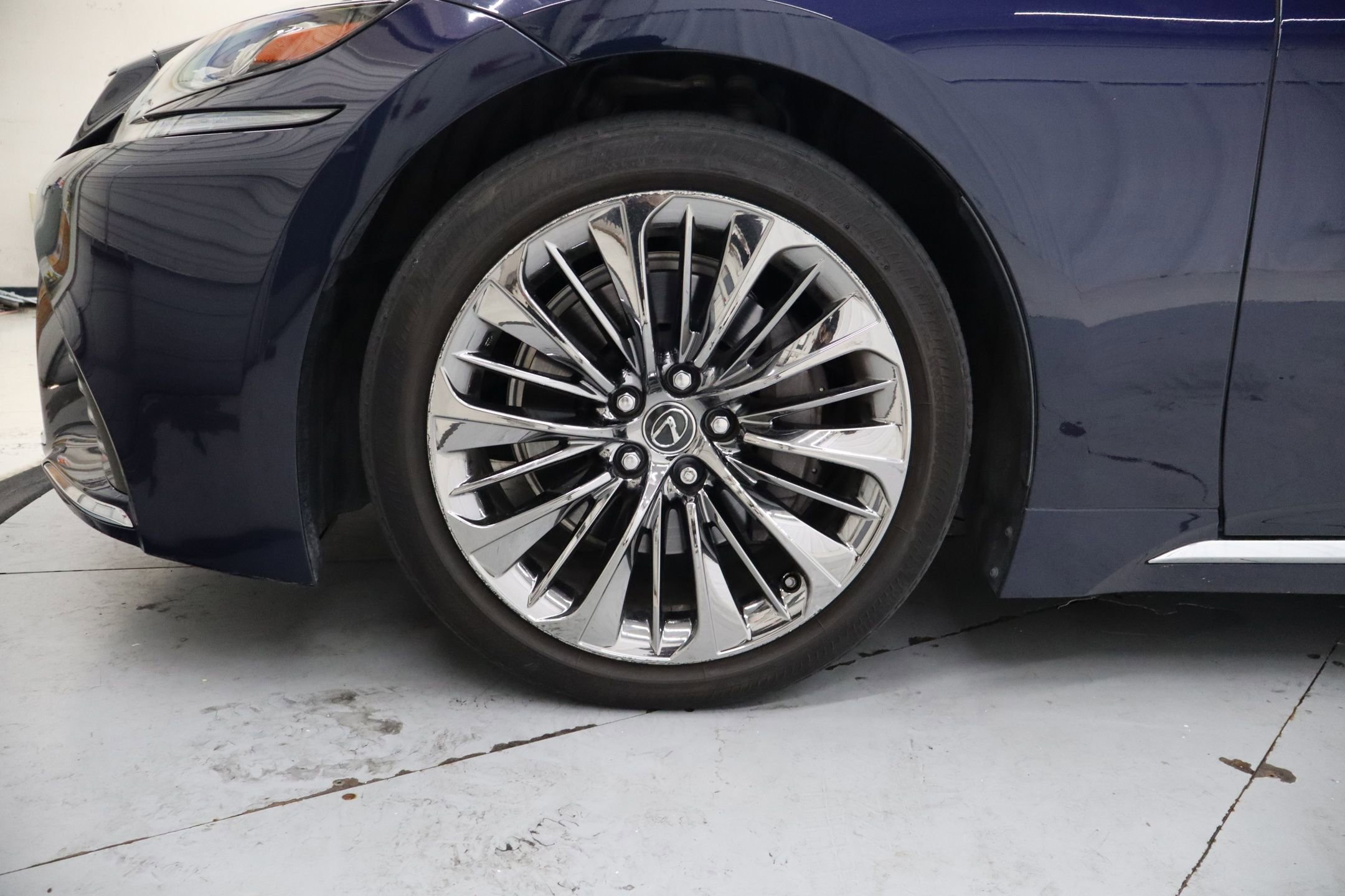 Used 2020 Lexus LS 500 w/ Interior Upgrade Package RWD image 9