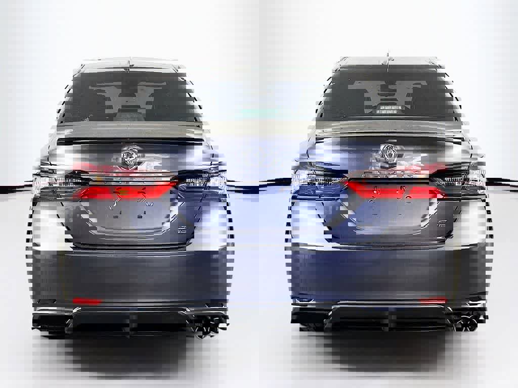 Used 2023 Toyota Camry SE image 4