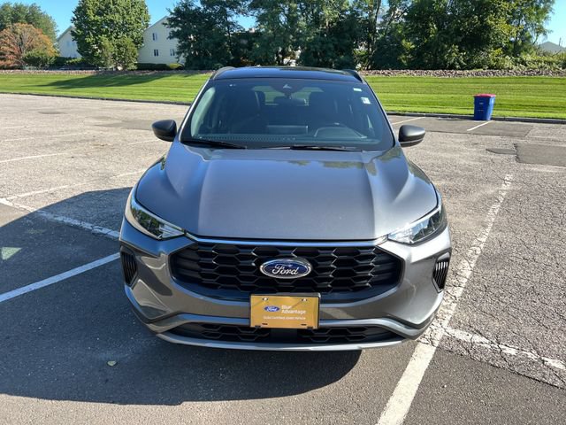 Certified 2023 Ford Escape ST-Line w/ Tech Pack #1 AWD/4WD image 3