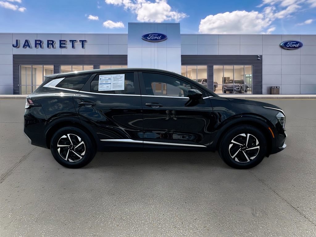 Used 2025 Kia Sportage LX FWD image 8