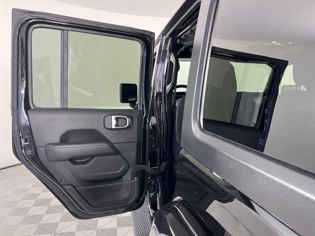 Used 2020 Jeep Wrangler Unlimited Sahara image 12