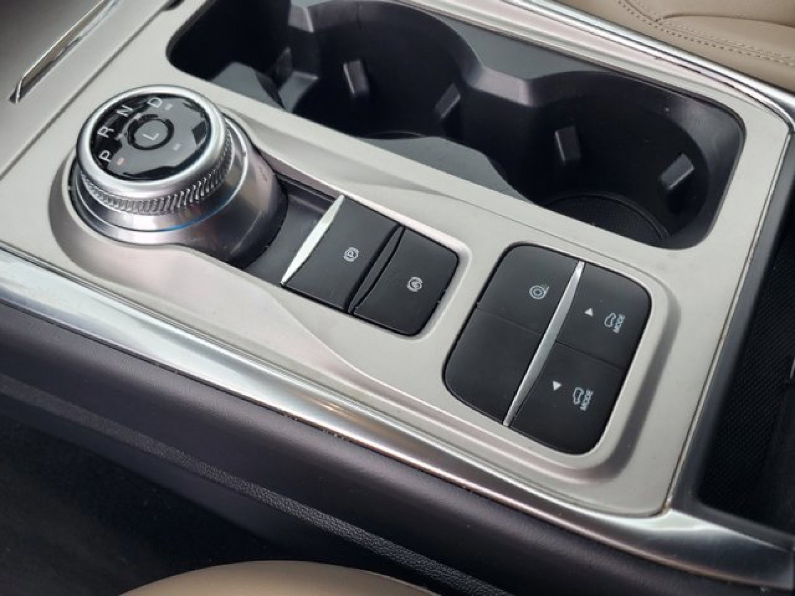 Certified 2022 Ford Explorer XLT w/ Equipment Group 202A image 25