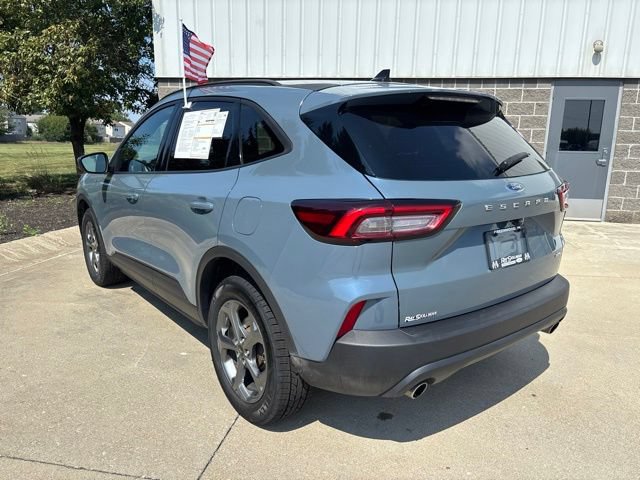 Certified 2025 Ford Escape ST-Line Select AWD/4WD image 9