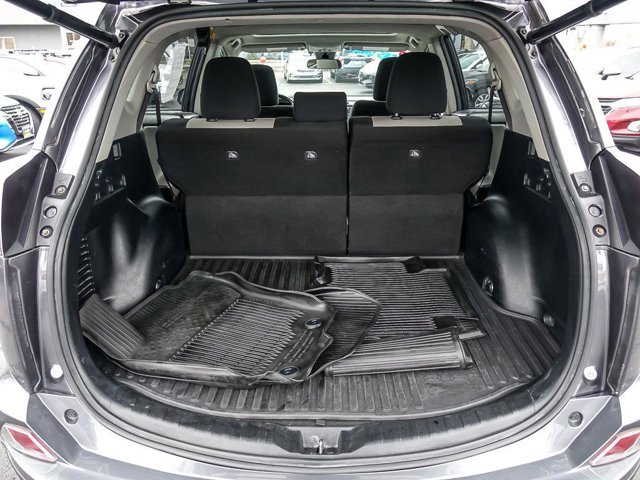 Used 2018 Toyota RAV4 XLE image 28