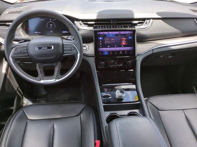 Used 2025 Jeep Grand Cherokee Limited w/ Black Appearance Package AWD/4WD image 15